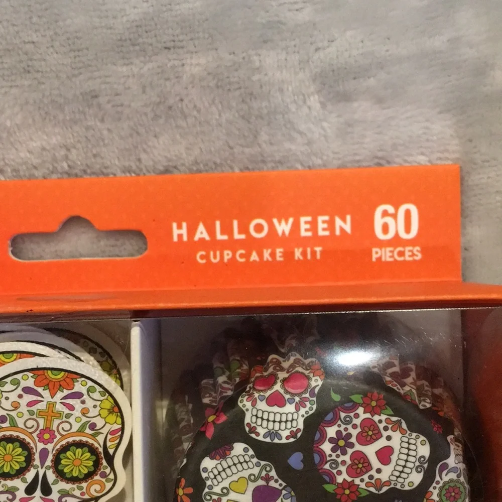 Skull Halloween Dia Des Las Muertos Cupcake Kit NWT set of 30 liners & picks